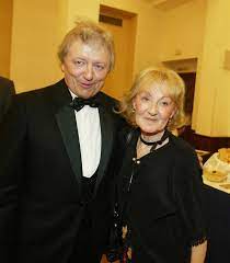 Václav neckár was born on october 23, 1943 in prague, protectorate bohemia and moravia. Zemrela Manzelka Vaclava Neckare Byvala Primabalerina Idnes Cz