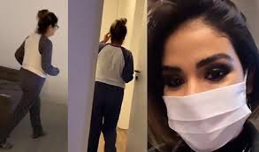 Vídeo mostra mãe da ex-BBB Munik revoltada em encontro com a filha: 'Não  tem vergonha na sua cara? Nojenta!'