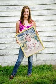 Snap a shot of a real laugh. 23 Stunning Senior Picture Ideas For Girls