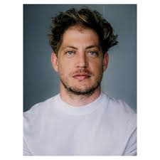 One of the pleasures of having the studio is to welcome visitors into our  world. We get to discuss ideas, exchange stories, and occasionally have  beautiful pictures taken. Thank you, @christianthehartmann for