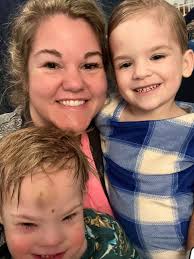 Can't believe Morgan McGee Meyers caught this little moment between ZK &  Chloe during the final bow. So sweet! 🩰😍