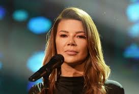 She is noted for possessing a wide vocal range of approximately four octaves.[citation. Nzdbutuevvycam