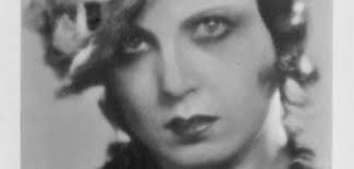 Neher was born in munich in 1900. Gefeierter Buhnenstar