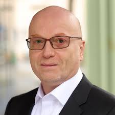 Einfaches banking, innovative app und persönliche beratung. Dr Achim Kuhn Principal Consultant Mvise Ag Xing