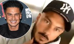 But do we ever see pauly d without his gel? Jersey Shore S Pauly D 39 Looks Unrecognizable As He Shows Off His Thick Quarantine Beard Daily Mail Online