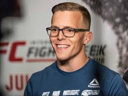 From mechanical engineer to UFC fighter, Winnipeg's Brad Katona living the  dream