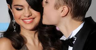 Justin palus kaks korda Selena kätt?