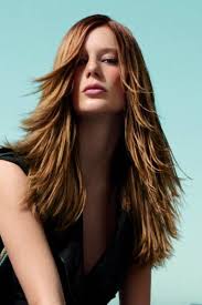 Lange Braune Und Extrem Durchgestufte Haare Die Top Frisuren Frisuren Lange Haare Stufen Durchgestufte Haare Stilvolle Frisuren