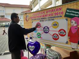 Hjh radiah (pk1) menyematkan badge button pagp pada hj mazanah (guru besar). Waktu Solat Malaysia Waktu Solat Dot Net
