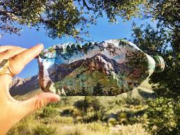 Gambar dan lukisan pemandangan alam yang diposkan berikut ini adalah usaha kami untuk menyajikan semangat apresiasi terhadap alam ciptaan tuhan yang dituangkan melalui sebuah karya seni rupa yaitu lukisan. Seniman Ini Melukis Pemandangan Sekitar Di Tiap Sampah Yang Dia Pungut Portal Media Masyarakat