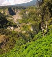 Tak kalah dengan pemandangan vietnam atau thailand. Sebelum Masuk Ke Taman Panorama Harus Membeli Tiket Terlebih Dahulu Foto Ngarai Sianok Bukittinggi Tripadvisor
