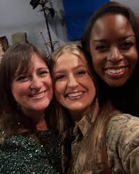 HAPPY WOMEN'S DAY! 🙌🏻💕🥹 There are way too many photos to post of all my  beautiful sisters who mean so much to me. And yet, so many women who have  deeply affected