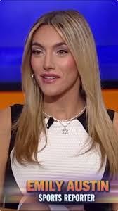 Emily Niles's Instagram, Twitter & Facebook