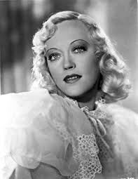 Elle Fanning 🫶 . . . . . #ellefanning #ellefanningfan #ellefanningstyle  #maryellefanning #sidneyhall #theneondemon #ithinkwearealonenow  #howtotalktogirlsatparties #fanning #weboughtazoo #allthebrightplaces  #theroadsnottaken #ellefanningfans ...