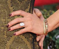 From budget to food and the wedding gown, five ways that brad pitt's wedding to jennifer aniston was different from his ceremony with angelina jolie. Here S What Happens To Jennifer Aniston S Engagement Ring