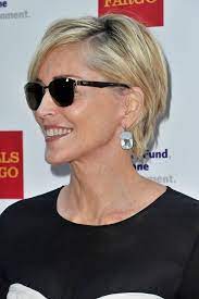 Sharon Stone S Stroke Changed Her Personality Cheveux Courts Idees Cheveux Courts Coupe De Cheveux