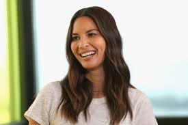 Predator cast slow to back Olivia Munn after she flags sex offender
