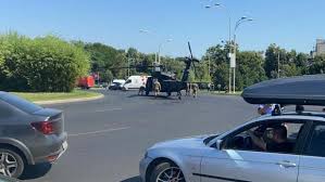 Un elicopter aparținând armatei americane a trebuit să aterizeze forțat în nordul bucureștiului, în piața charles de gaulle, chiar pe șosea, unde a doborât stâlpi de iluminat, scrie digi24.ro. 29kdxfxvwhfw5m