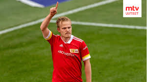 Lukas hradecky, paulus arajuuri, niklas moisander (k), robin lod, perparim hetemaj, teemu pukki, tim sparv, sauli väisänen, juha pirinen, thomas lam. Paitsio Manchester United