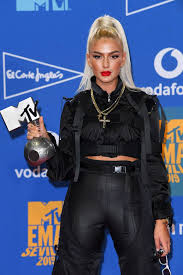 Loredana zefi) is an albanian rapper and influencer from emmen in the canton of luzern, switzerland. Loredana At Mtv Europe Music Awards In Seville 11 03 2019 Hawtcelebs