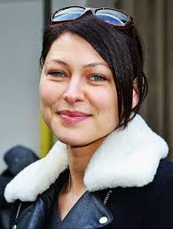 Discover emma willis' latest clothing collection exclusively at next. Emma Willis Moderatorin Wikipedia