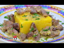 Cand pipotele si inimioarele de pui au fiert bine, se adauga ciupecile si se mai lasa sa fiarba inca 5 minute. Reteta De Pipote Si Inimi De Pui In Sos De Vin Alb Youtube