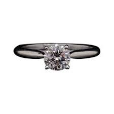 Le solitaire est une bague ornée d'un diamant ou d'une pierre précieuse. Cartier 1895 1stdibs