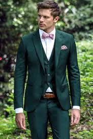 Le costume vert sapin a été le costume de référence pour le thème de mariage le plus convoité de 2019 : Costumes De Mariage Costumes Sur Mesure Mariage Business