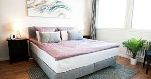 Helles Schlafzimmer Mit Bettbezug In Altrosa Und Grau Bedroom Kingsizebed Boxspringbett Interior Interieur Gemutliches Schlafzimmer Zimmer Schlafgemach