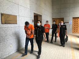 Ketua perangkawan malaysia, datuk seri dr mohd uzir mahidin berkata. Tiga Ditahan Kes Rasuah Kontrak Iklan Kerajaan Rm90 Juta