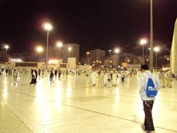 Dengan alur cerita, sinematografi, serta visual aktor dan aktris yang menarik, tidak heran banyak warga indonesia gemar nonton drakor. Kenangan Sepanjang Hayat Itulah Aku