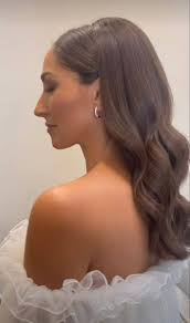 Hi! does anyone knows any good hair and make up artist for the 23rd