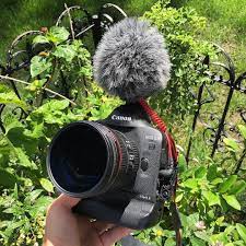 The Quality Outweighs The Comfort Vlogging Setup With A Canon 1dx Markii Photo By Matjoez Bts Tag A Storyteller Camera Vlogging Vlogging Equipment Dslr Video