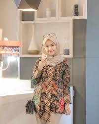 Daftar buah untuk ibu hamil yang baik dan tepat bagi perkembangan bayi dalam kandungan, serta pastikan bunda sehat selama kehamilan. 60 Model Baju Batik Wanita Modern Kombinasi Terbaru 2020 Bergaya