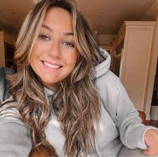 Juliette Cote's Instagram, Twitter & Facebook