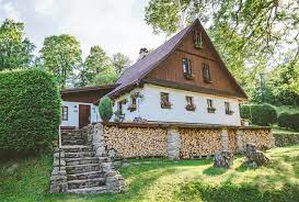 It has about 1,700 inhabitants. Chalupa U Mateje Ubytovani Bartosovice V Orlickych Horach