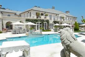 As Much As Most Of Us Abhor Reality Shows I Have Become Addicted To Real Housewives Of Beverly Hills Tomo Beverly Hills Houses Mansions Lisa Vanderpump House