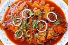 Selagi menunggu ikan didiamkan dengan bumbu perasan diatas, sekarang kita siapkan wajan dan tuangkan masak bumbu hingga menyusut airnya sedikit saja dan meresap kedalam ikan secara merata. Facebook