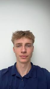 Hello Everyone 👋 My name is Oscar, I'm an 18 year old (19 in September)  student at the University of Amsterdam, where I study political science as  a year one. My classes