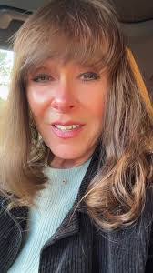 Sarah Slama's Instagram, Twitter & Facebook