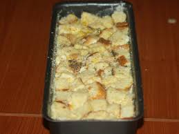 500 g de faina, 220 ml de lapte, 2 oua, 2 linguri de zahar, 2 lingurite de miere, 2 lingurite de sare, 2 lingurite de drojdie uscata, 70 g de unt. Budinca De Paine