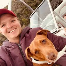 What is a good feeding mixture for lambs and sheep?