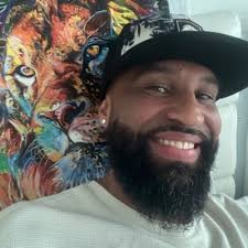 Cara Pennington (@12StringCara)