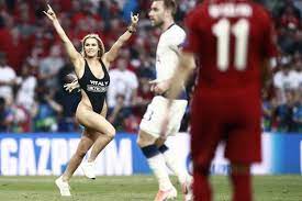 3collez le lien dans le champ de texte. La Belle Intruse De La Finale De Ligue Des Champions A Rapporte Gros A Son Boy Friend Youtubeur L Equipe