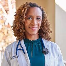 Ashley Lynam's Instagram, Twitter & Facebook