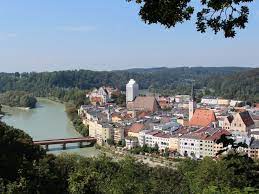 Kayak searches hundreds of travel sites to help you find cheap hotels and book the room that suits you best. Stadt Wasserburg Am Inn Willkommen In Wasserburg Am Inn
