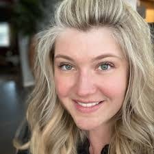 Aileen Berrios's Instagram, Twitter & Facebook