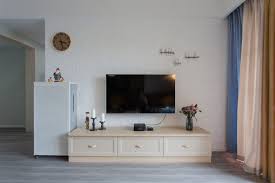 Cara membuat rak tv sederhana di rumah akan membantu anda menghemat budget untuk rak tv. Cara Pasang Bracket Tv Led Sendiri Di Dinding Dengan Mudah Dan Gak Repot Arafuru