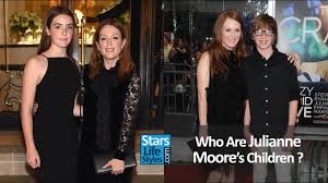 .julianne moore and her daughter liv freundlich look like they could be the same person. Who Are Julianne Moore S Children 1 Daughter And 1 Son Youtube