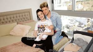 Lionel Ferro Y Su Pareja Amira Chediak Presentan A Su Hija Roma Lionel Ferro Roma Fotos De Chicas Guapas